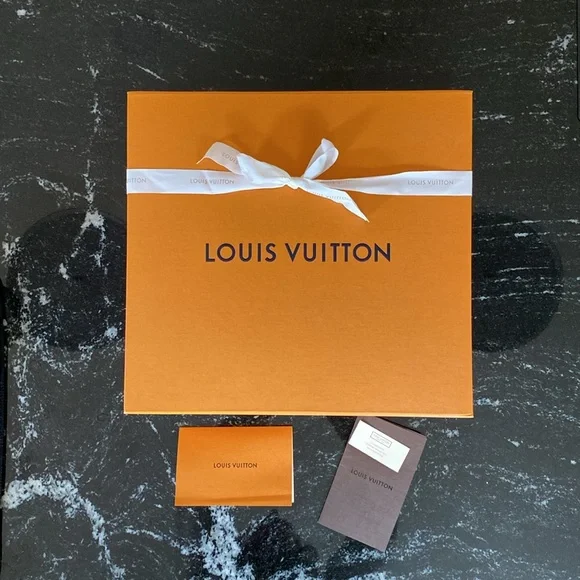 Louis Vuitton Signature Magnetic Box Set with LV Bow and LV Card Inserts - Picture 2 of 12